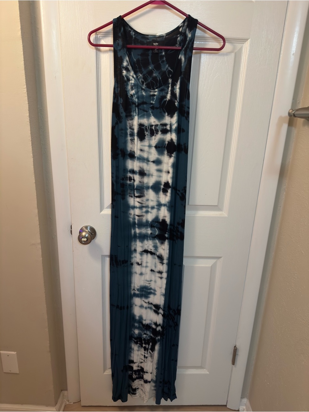 Tie-dye sleeveless maxi dress